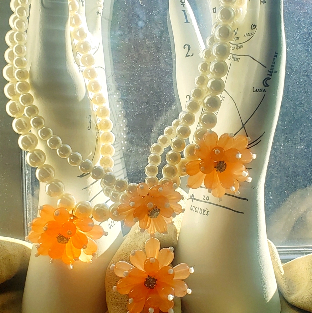 Feminine Necklace and Earring Set📿